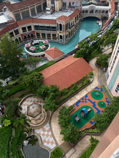 Luxury Bgc Condo In Taguig, Mckinley - Covered Parking And Wifi Free Exterior photo