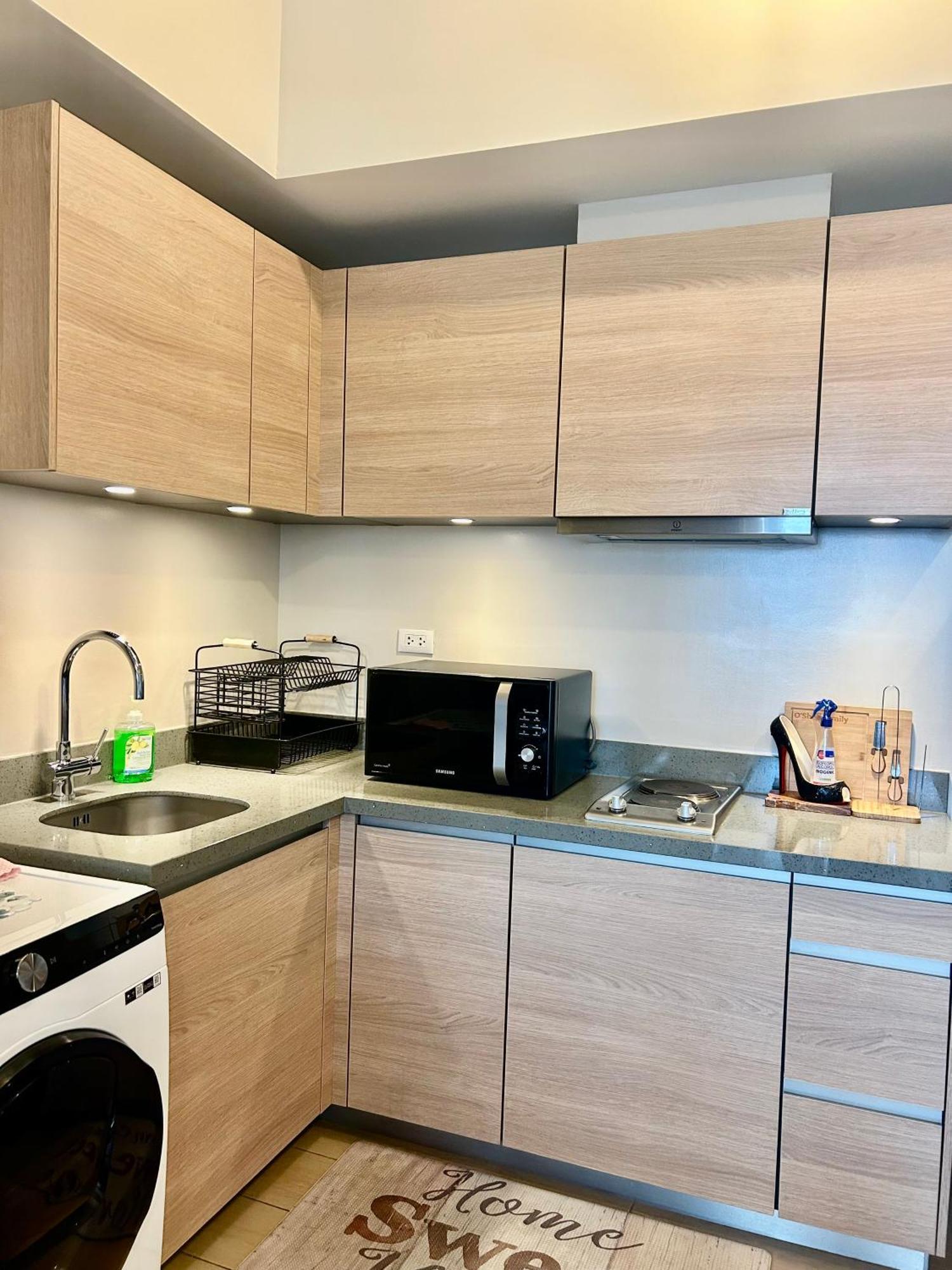 Luxury Bgc Condo In Taguig, Mckinley - Covered Parking And Wifi Free Exterior photo