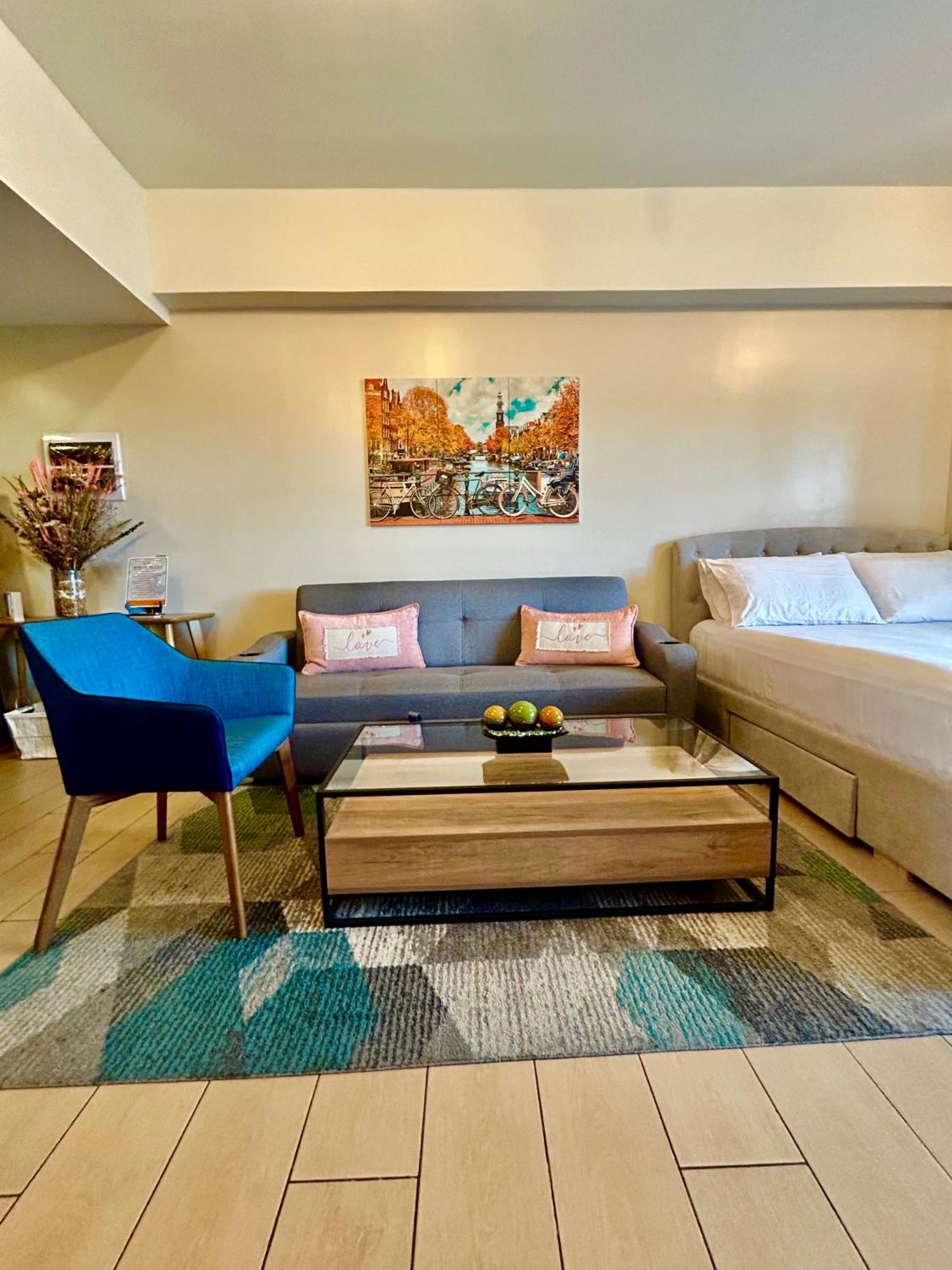 Luxury Bgc Condo In Taguig, Mckinley - Covered Parking And Wifi Free Exterior photo
