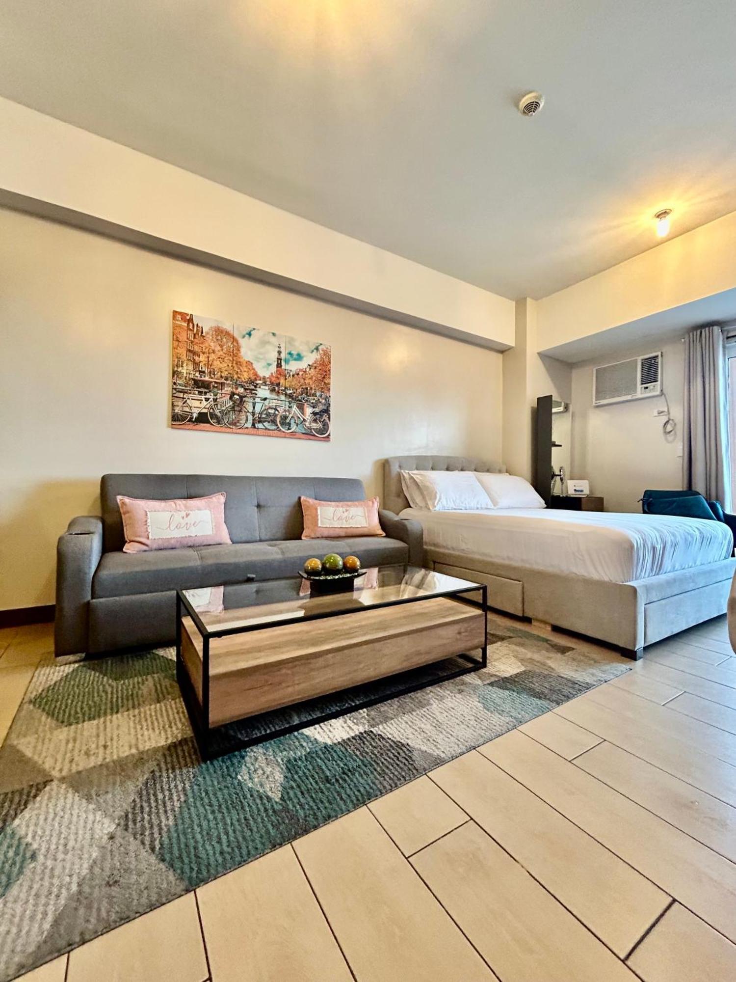 Luxury Bgc Condo In Taguig, Mckinley - Covered Parking And Wifi Free Exterior photo